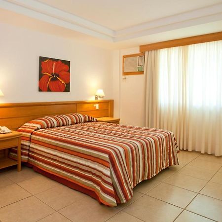 Hotel Atlantico Buzios Convention Exterior foto A room at the hotel