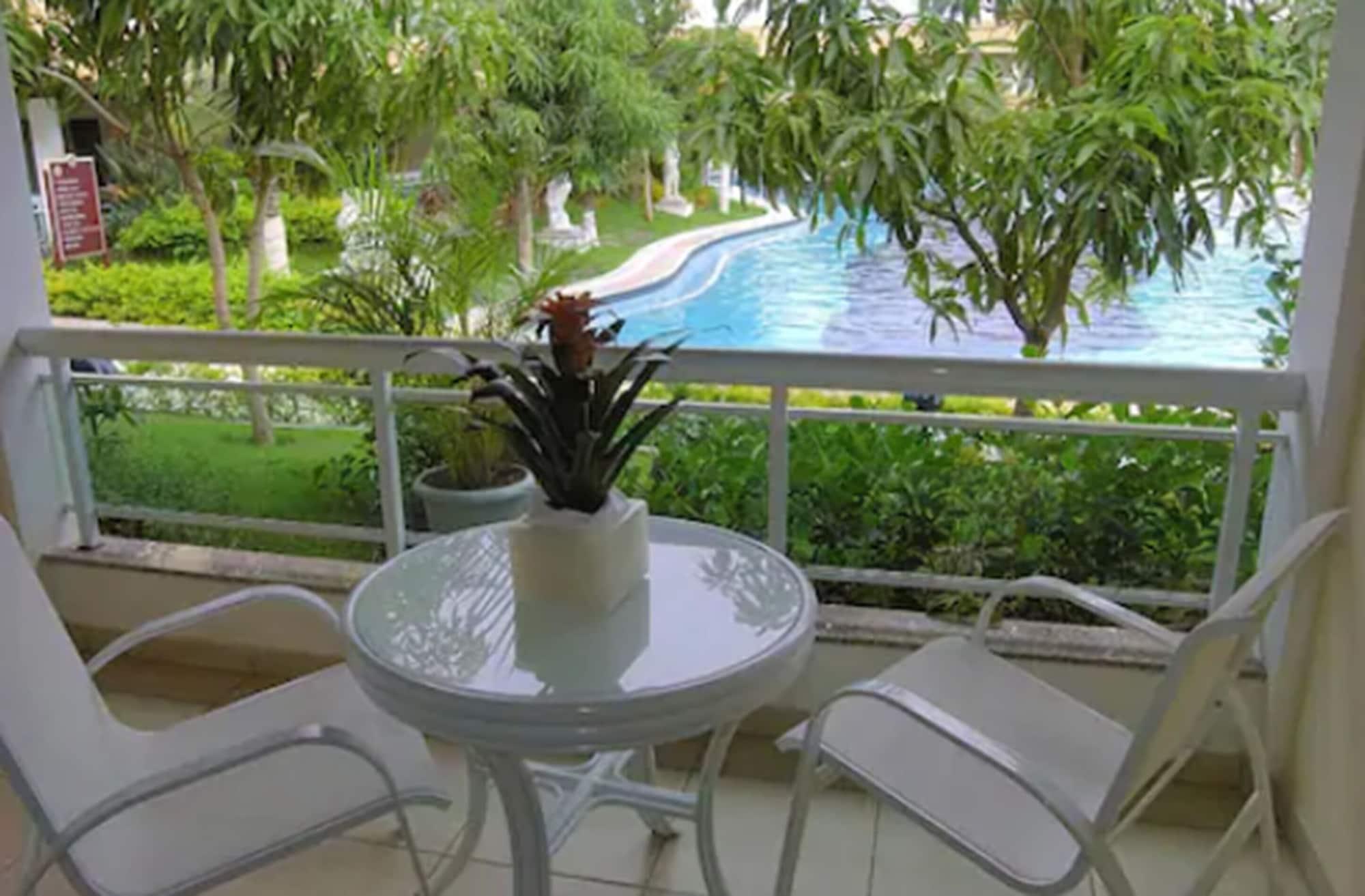 Hotel Atlantico Buzios Convention Exterior foto Balcony of a hotel room