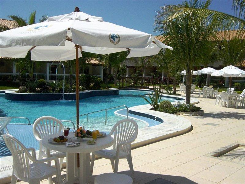 Hotel Atlantico Buzios Convention Exterior foto A pool in a resort in Brazil