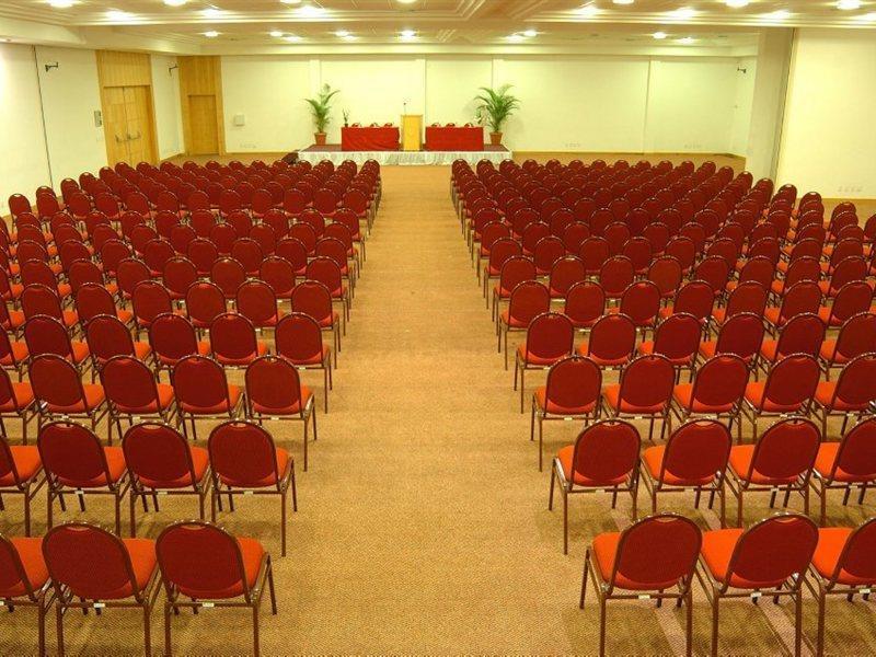 Hotel Atlantico Buzios Convention Exterior foto The main conference hall